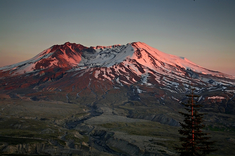 Alpenglow on St. Helens