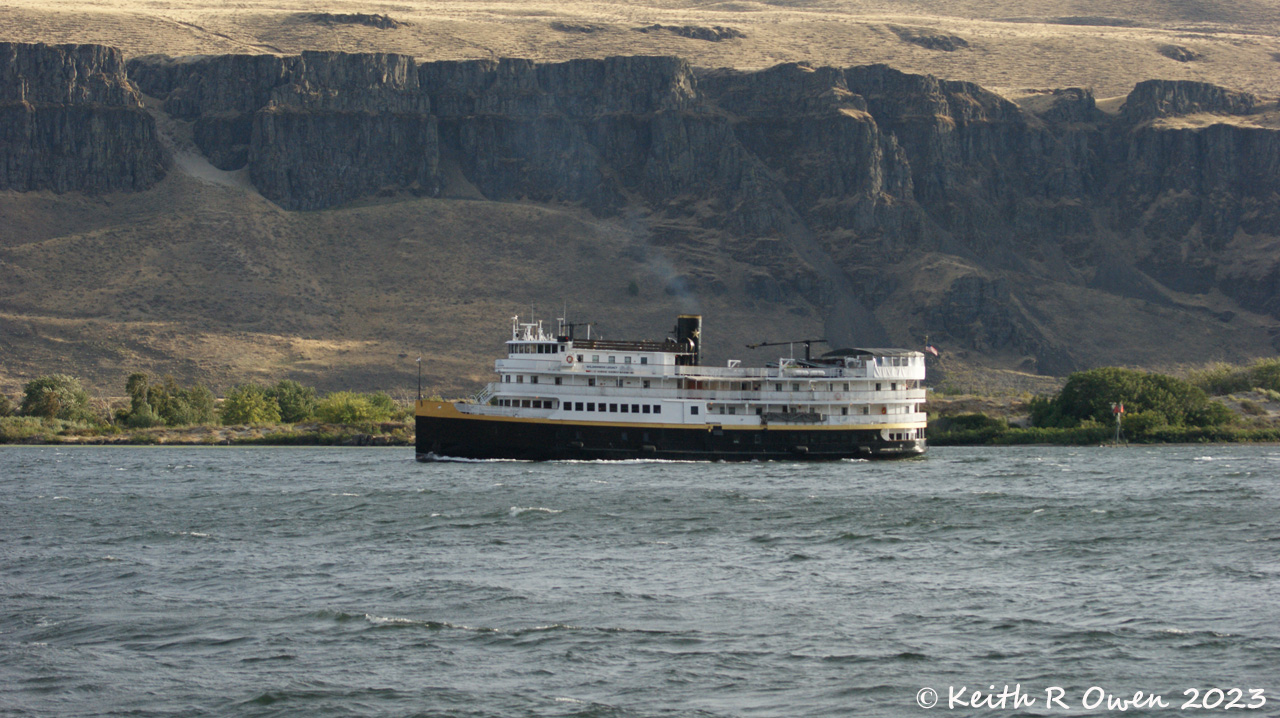 Columbia River Cruise Ship